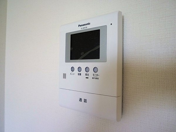 ｃｏｃｏハウス 来訪者を確認出来るモニター付きのインターホンで安心。