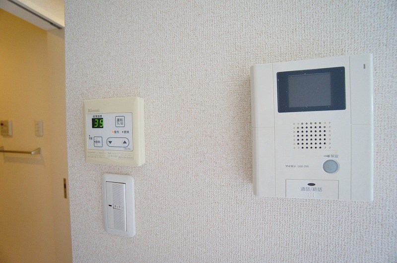 エスポワール成瀬台四番館 ＴＶモニター付きインターホン、給湯器
