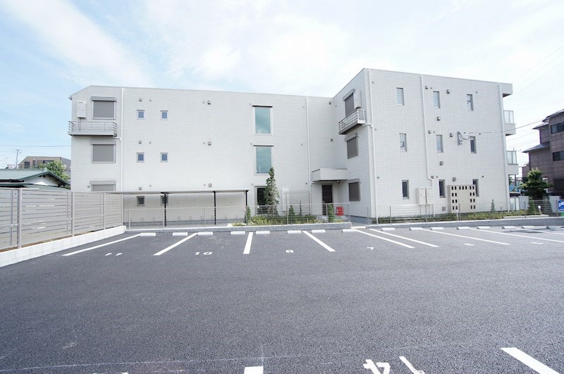 エレガンス湘南 駐車場