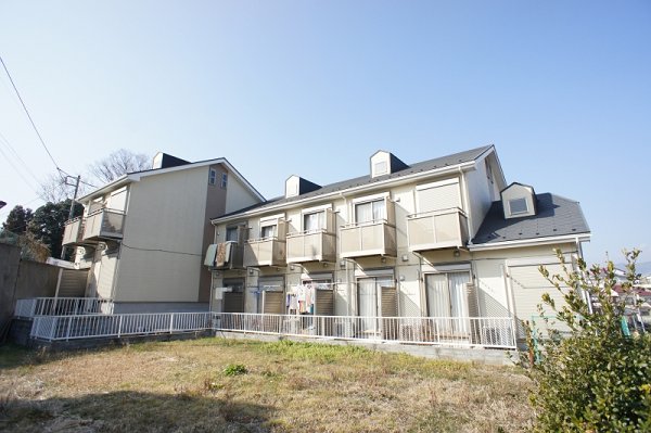 閑静な住宅街にあるロフト付きアパート♪