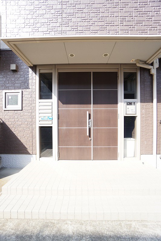 ベラビスタＣ 共用玄関は安心のオートロック付