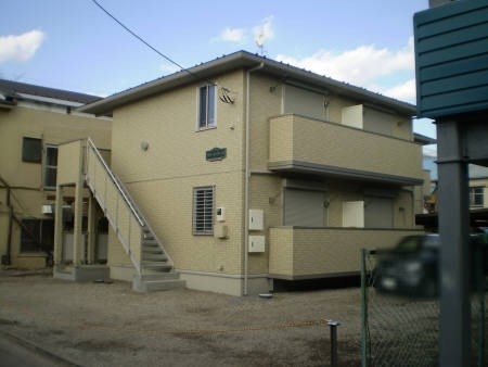 グリーンアーク シンプルな外観の建物です。
