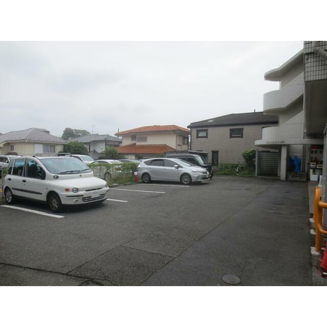 ファミールもえぎ野 駐車場