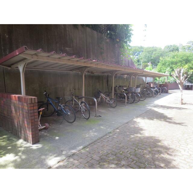 グランドパーシモン 自転車置場