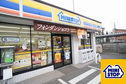 アルタイル湘南 コンビ二