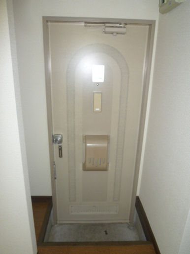 ファミール旭 玄関