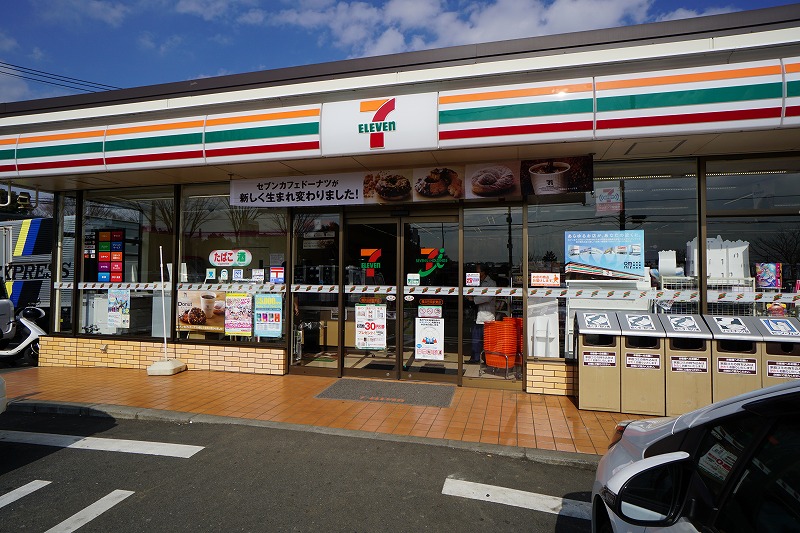 トリアングルコリーヌ コンビ二
