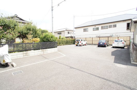 フラワーハイツ 駐車場
