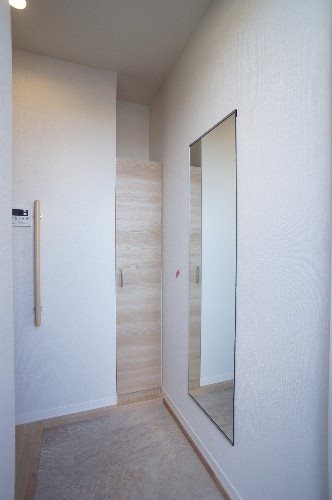 スリーズ　コート 玄関