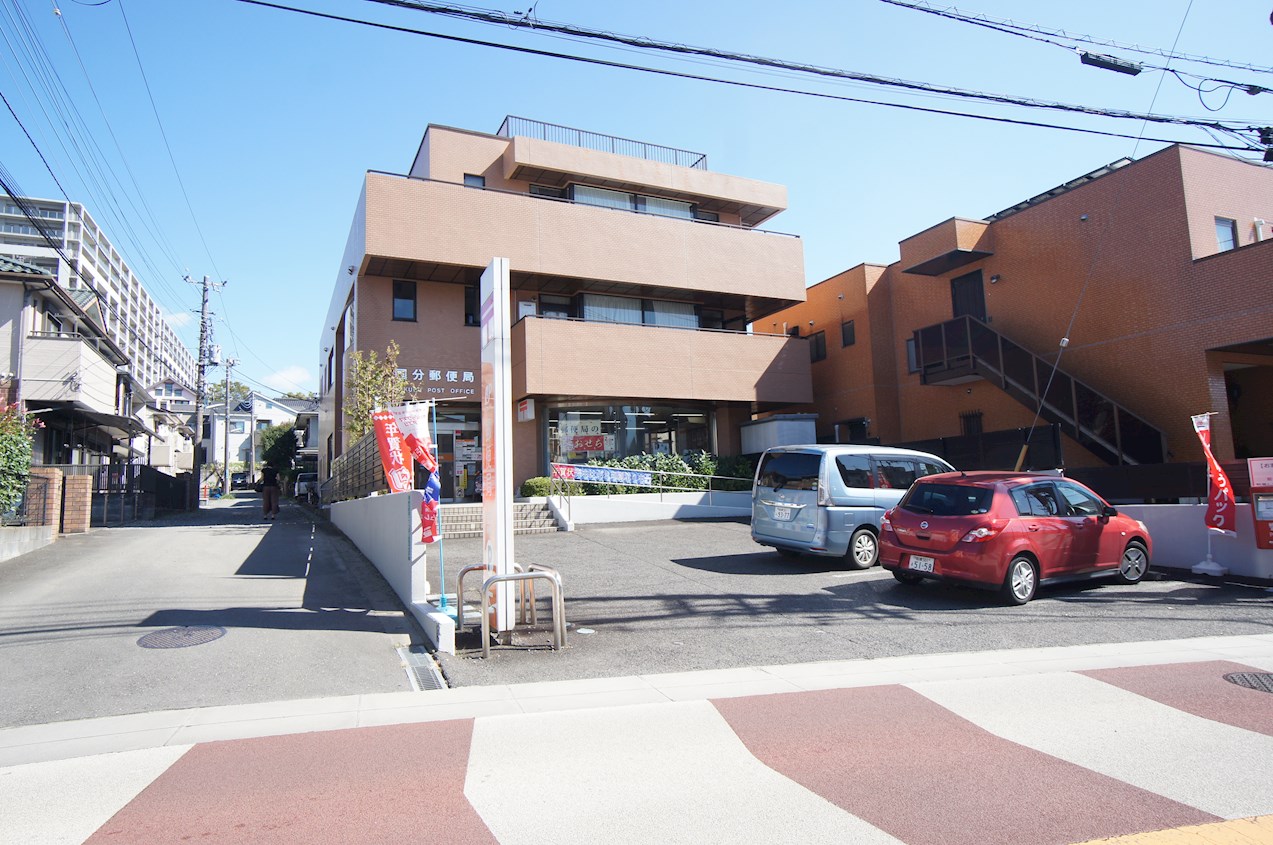 スリーズ　コート 郵便局