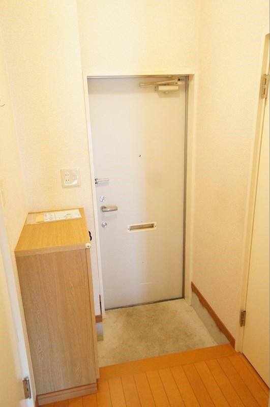 丸和荘 玄関
