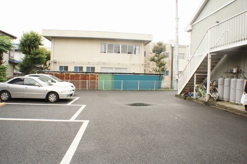 フレグランス三田 駐車場