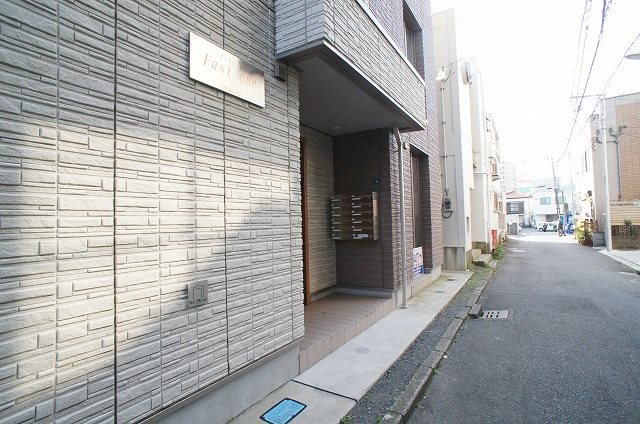 ＥＡＳＴ　ＯＮＥ エントランス