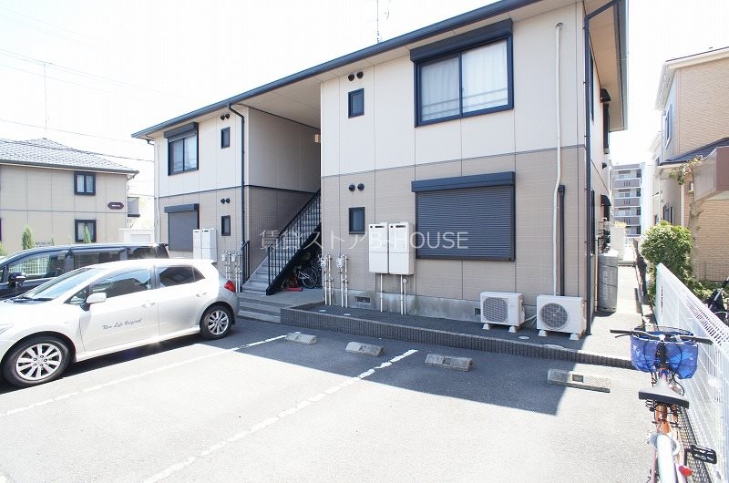 シモ壱番館 駐車場