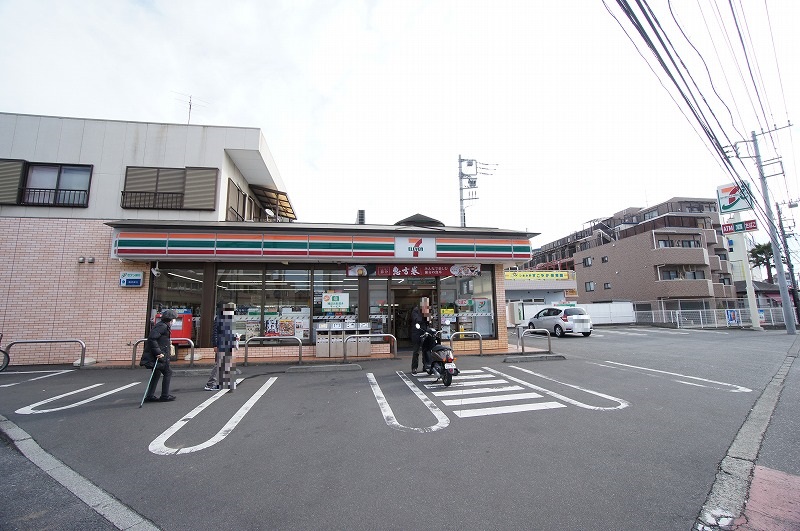 コスモディアス壱番館 コンビ二