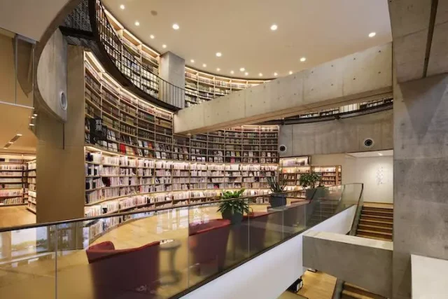 海老名市立図書館